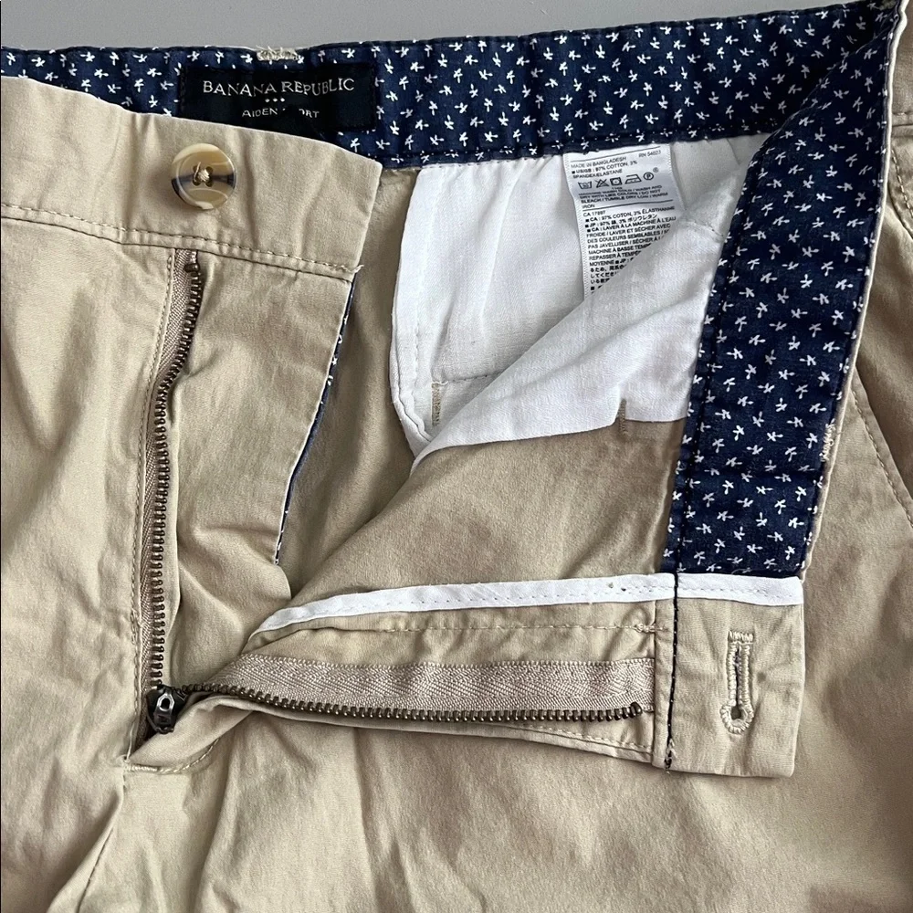 Banana Republic Factory Aiden Khaki Short Size 33